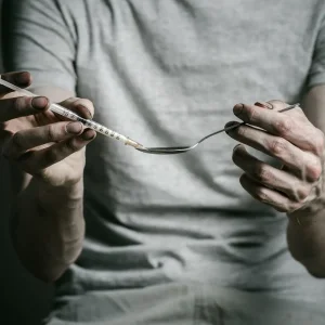 UYUŞTURUCU BAĞIMLILIĞI TIBBİ BİR DURUMDUR